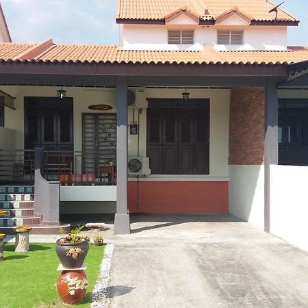 Teratakmuslim H'H Villa Malacca Buitenkant foto